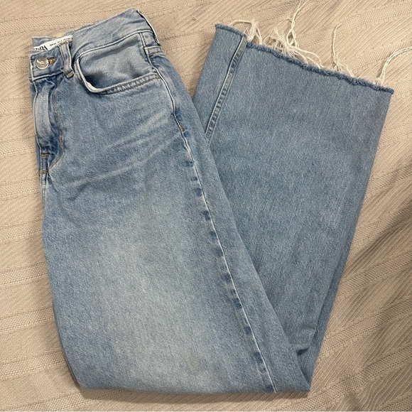 Zara wide leg jeans, size 2, distressed, trendy, spring, casual, denim, weekend - Picture 6 of 8